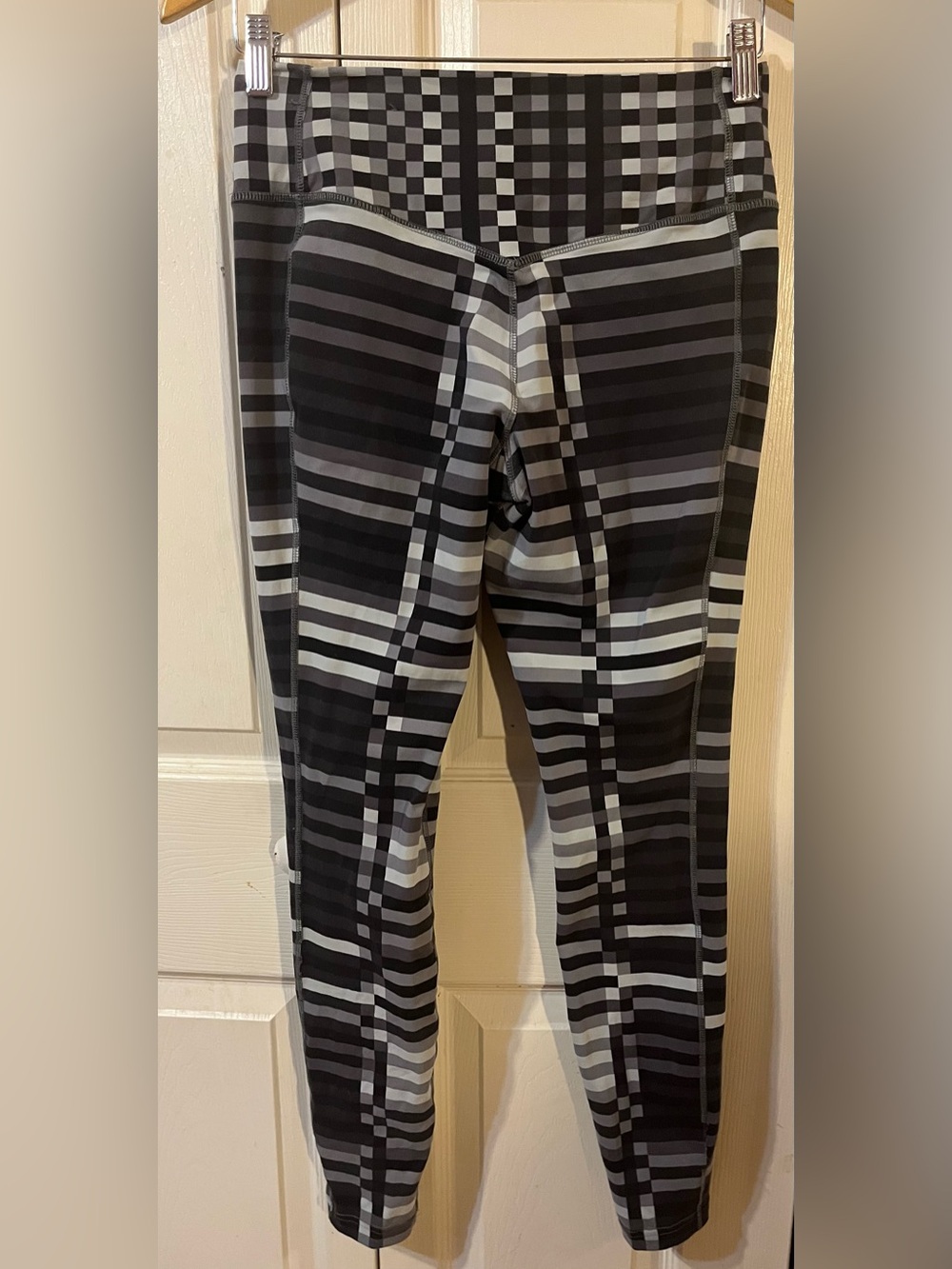 Nike Dri Fit Geometric Patterned Performance Fabric Leggings Size Medium